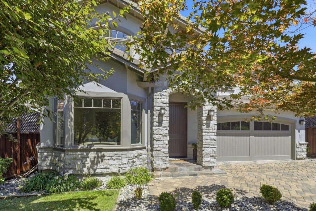 Photo of 2025 Santa Cruz Avenue, Menlo Park, CA 94025 (MLS # ML82055374)