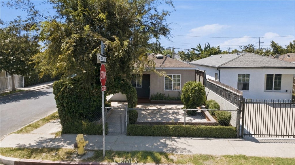 2324 E 108th