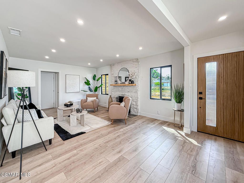 Photo of 7530 Gaviota Avenue, Lake Balboa, CA 91406 (MLS # 225004968)