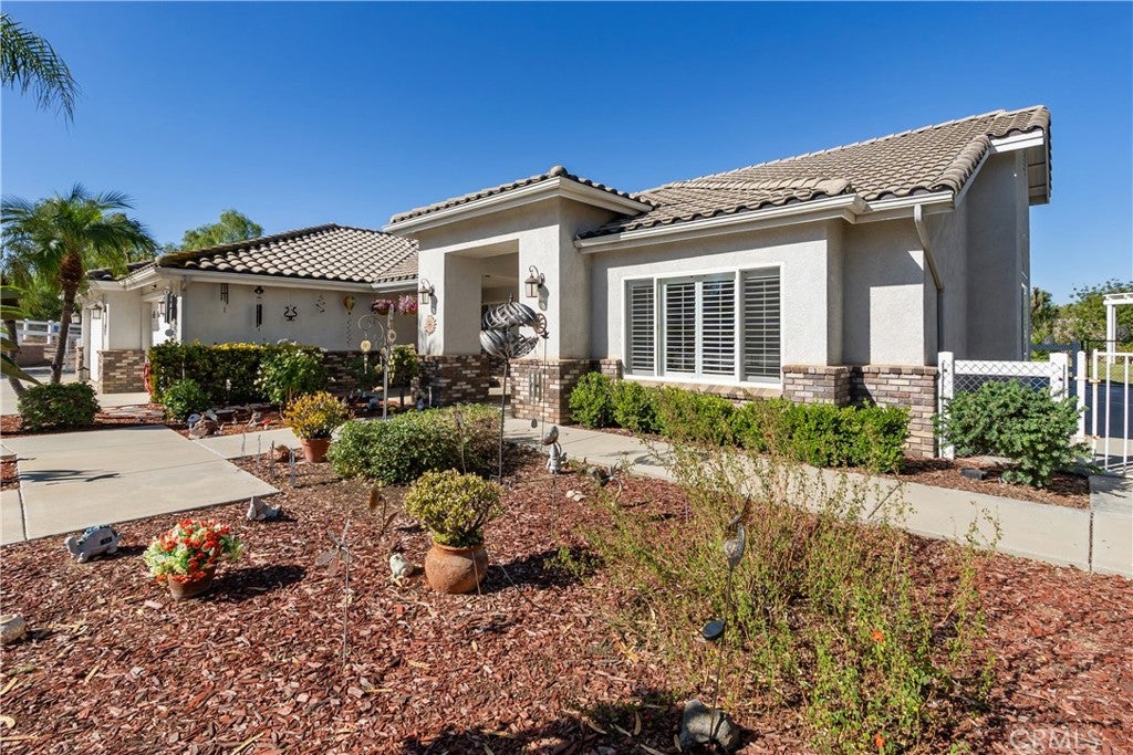 23255 Western Crest