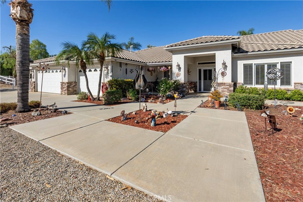 23255 Western Crest