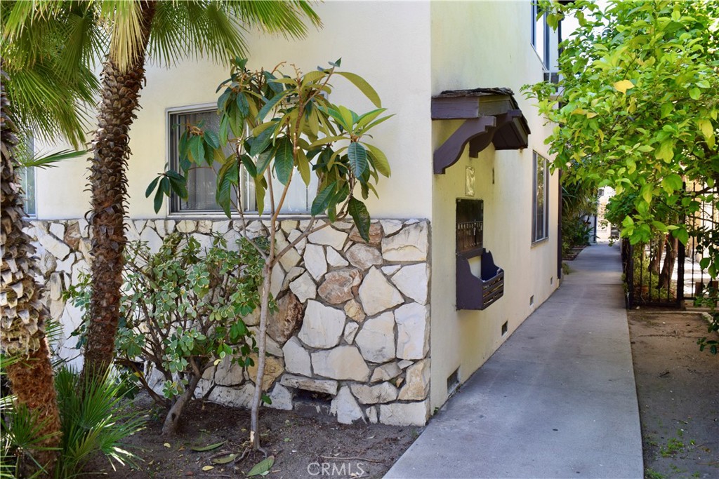 341 N Isabel Street