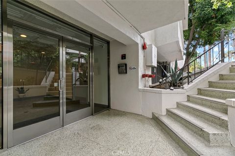 Photo of 960 Larrabee Street #120, West Hollywood, CA 90069 (MLS # SR25250614) Photo of 960 Larrabee Street #120, West Hollywood, CA 90069 (MLS # SR25250614)