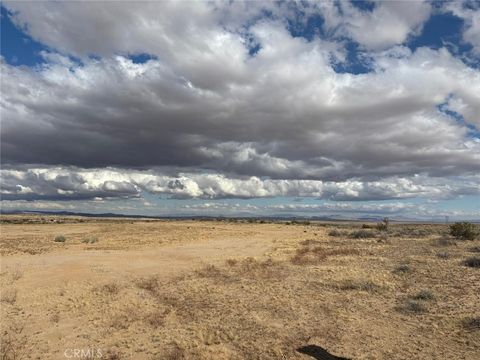 Photo of 23495 E Avenue K8, Lancaster, CA 93535 (MLS # HD26064114)