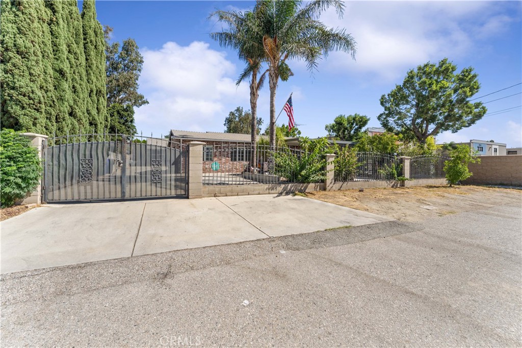 14582 El Molino Street