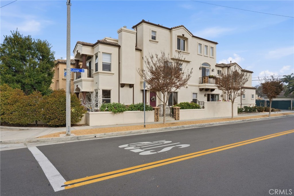 1202 Huntington Street