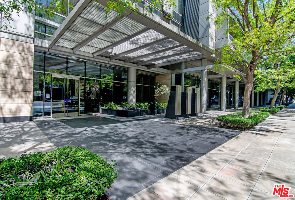 1155 S Grand Avenue 1511