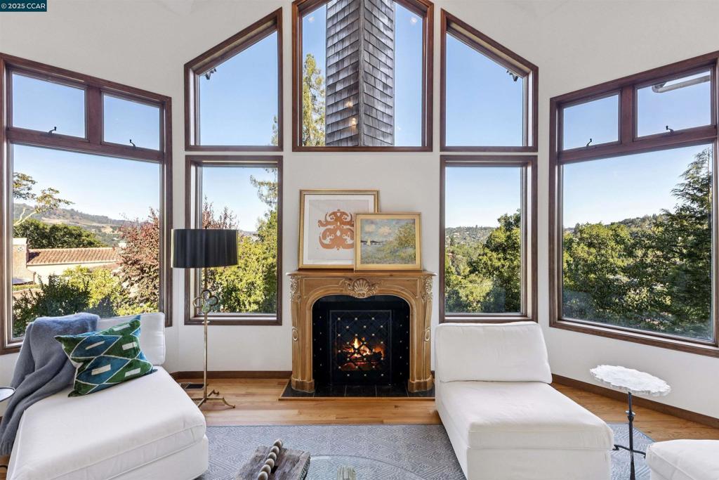 COUNTRY CLB AREA - Residential