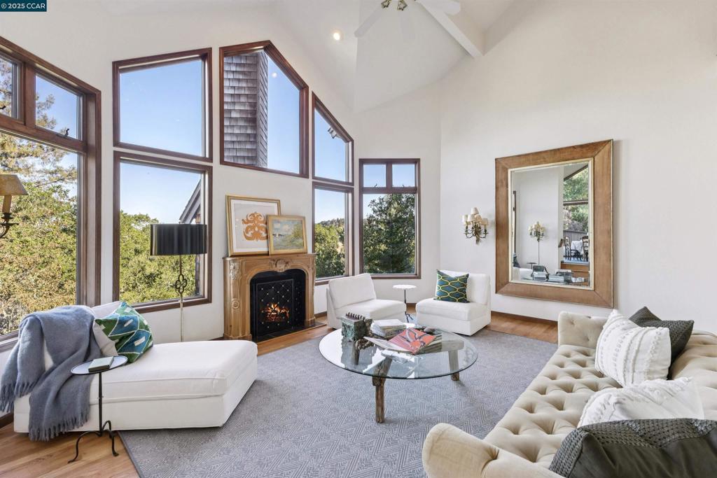 COUNTRY CLB AREA - Residential