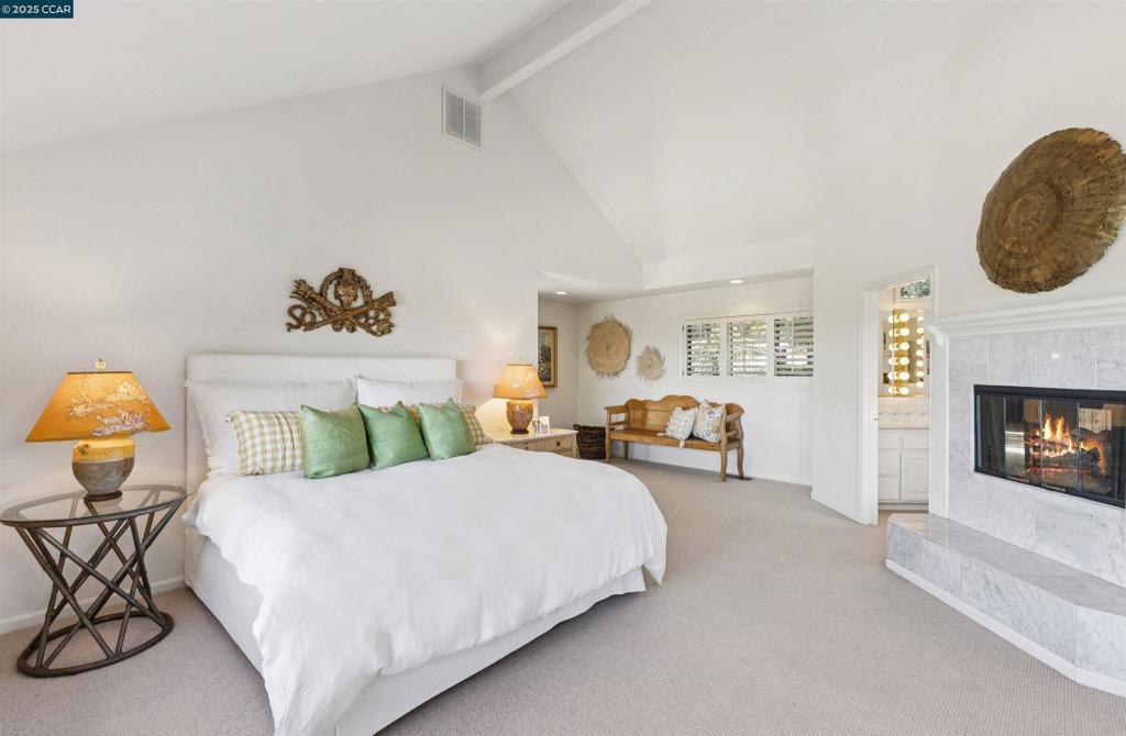 COUNTRY CLB AREA - Residential