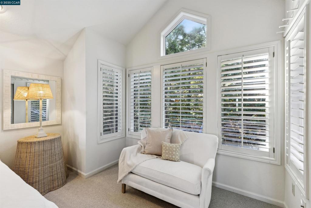 COUNTRY CLB AREA - Residential