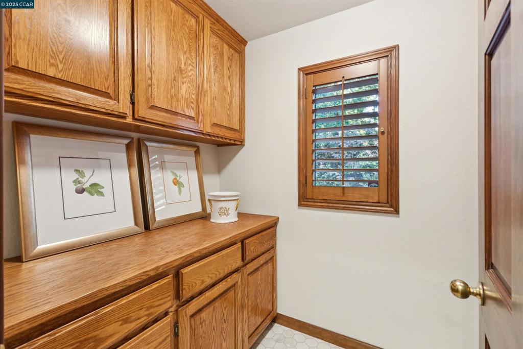 COUNTRY CLB AREA - Residential