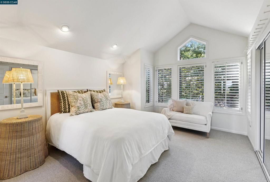 COUNTRY CLB AREA - Residential