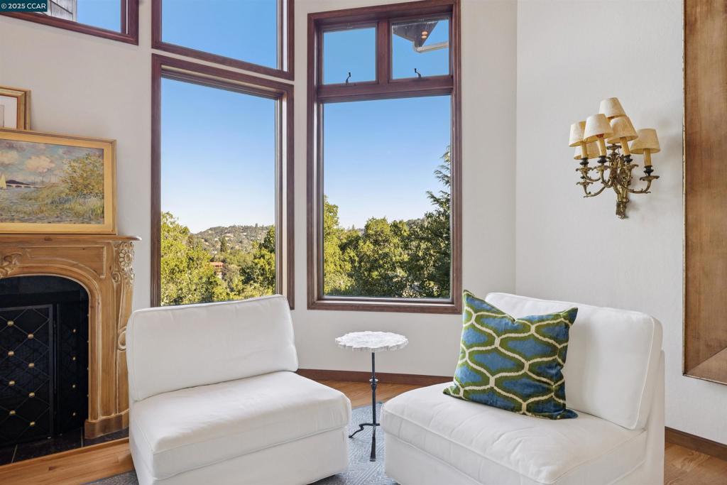 COUNTRY CLB AREA - Residential