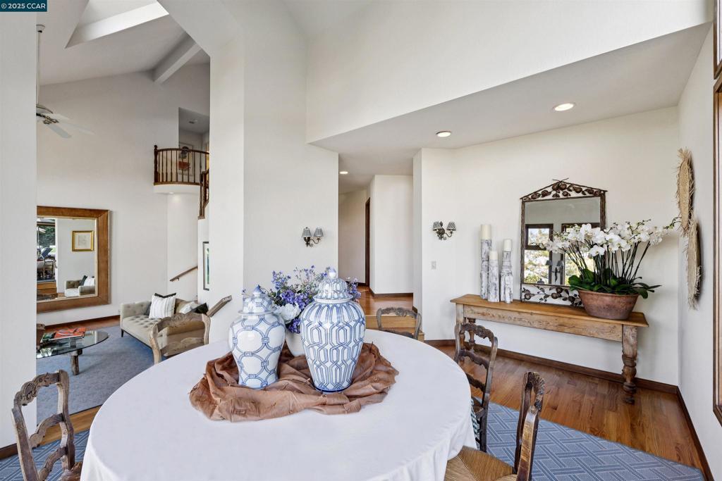 COUNTRY CLB AREA - Residential