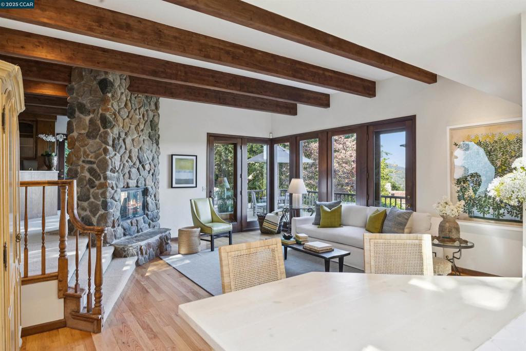 COUNTRY CLB AREA - Residential