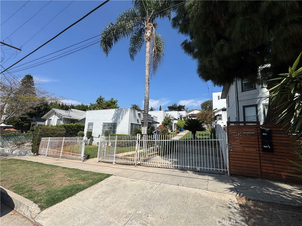 2111 Aaron Street 4