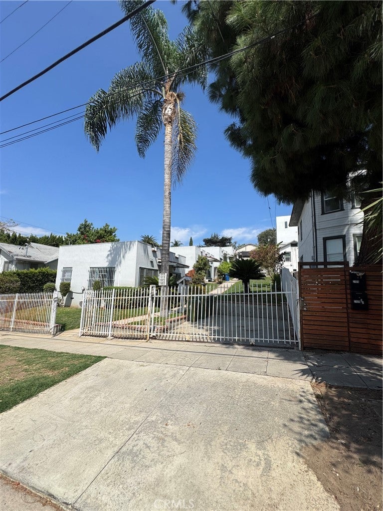 2111 Aaron Street 4