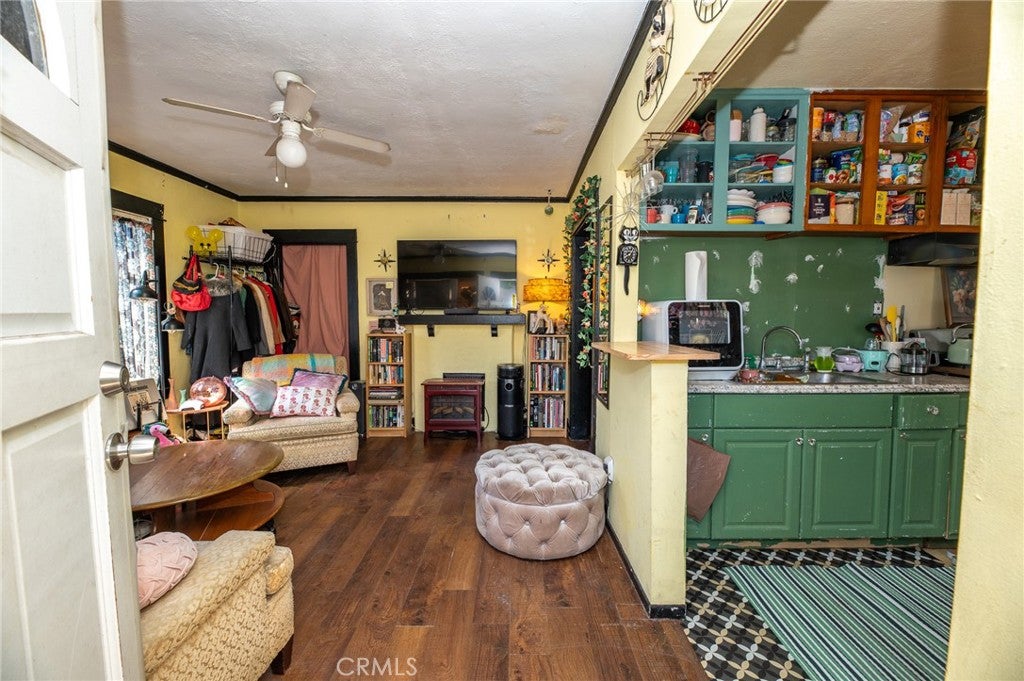 2111 Aaron Street