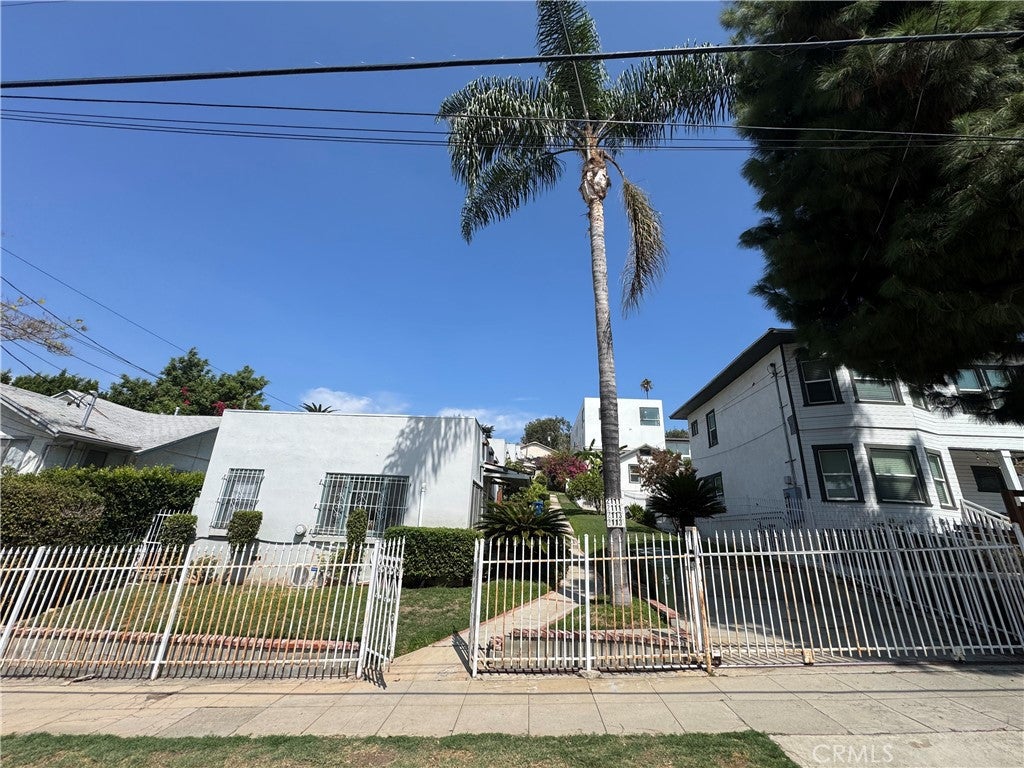 2111 Aaron Street 4