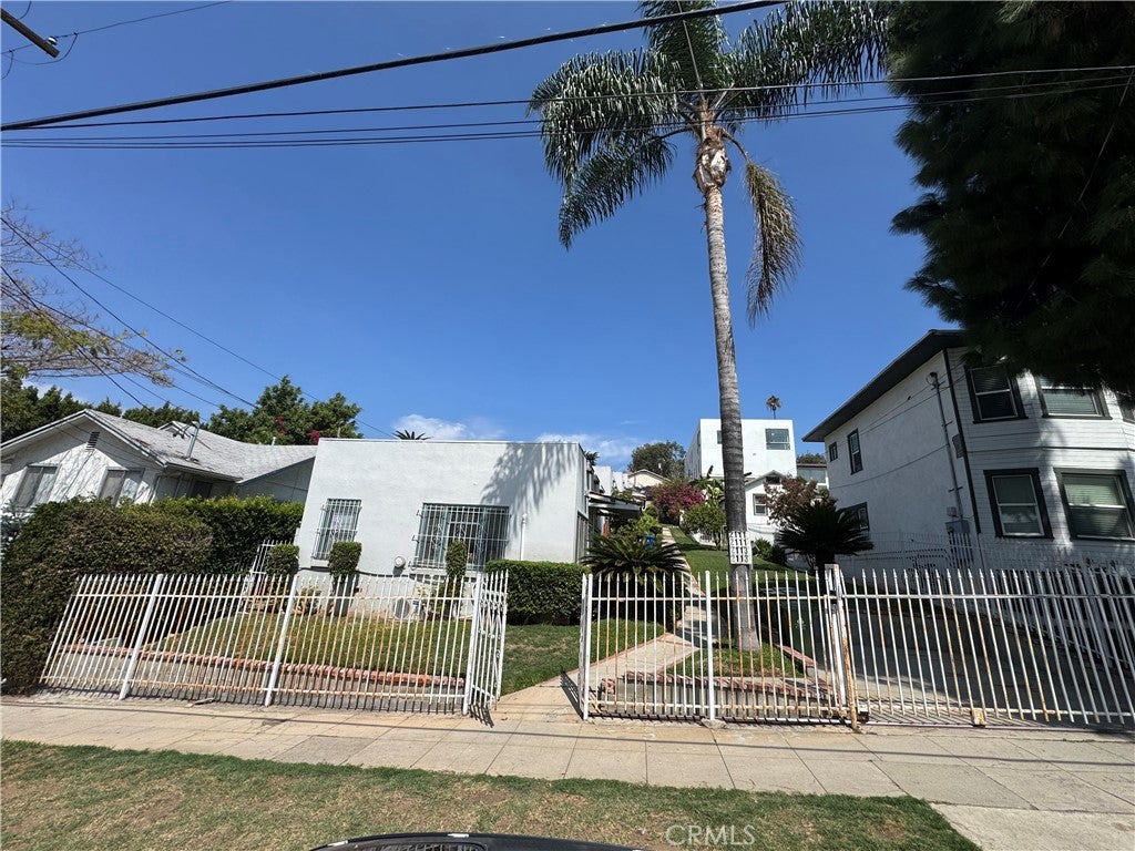 2111 Aaron Street 4