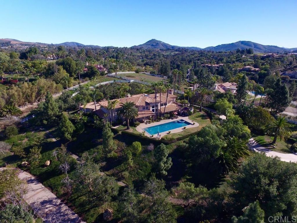 Photo of 3226 Violet Rdg, Encinitas, CA 92024 (MLS # NDP2510098)