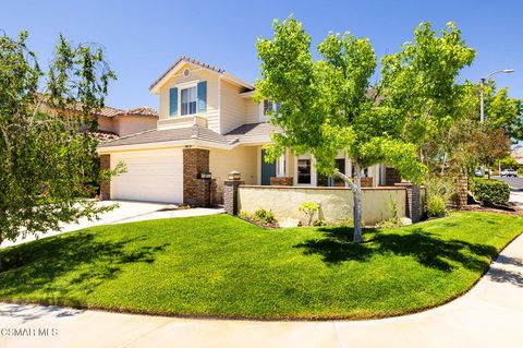 Photo of 29047 Ironwood Lane, Saugus, CA 91390 (MLS # 225002546) Photo of 29047 Ironwood Lane, Saugus, CA 91390 (MLS # 225002546)