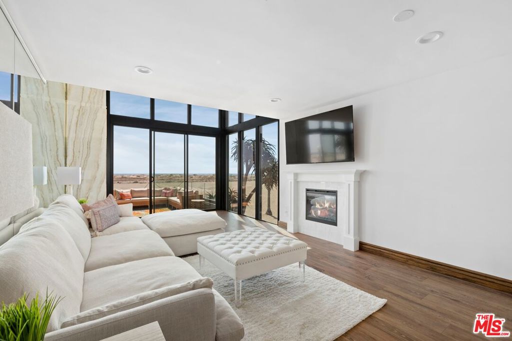 6 Voyage Street 101