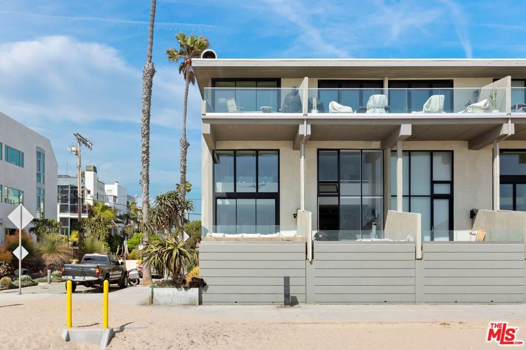 Photo of 6 Voyage Street #101, Marina Del Rey, CA 90292 (MLS # 25555955)