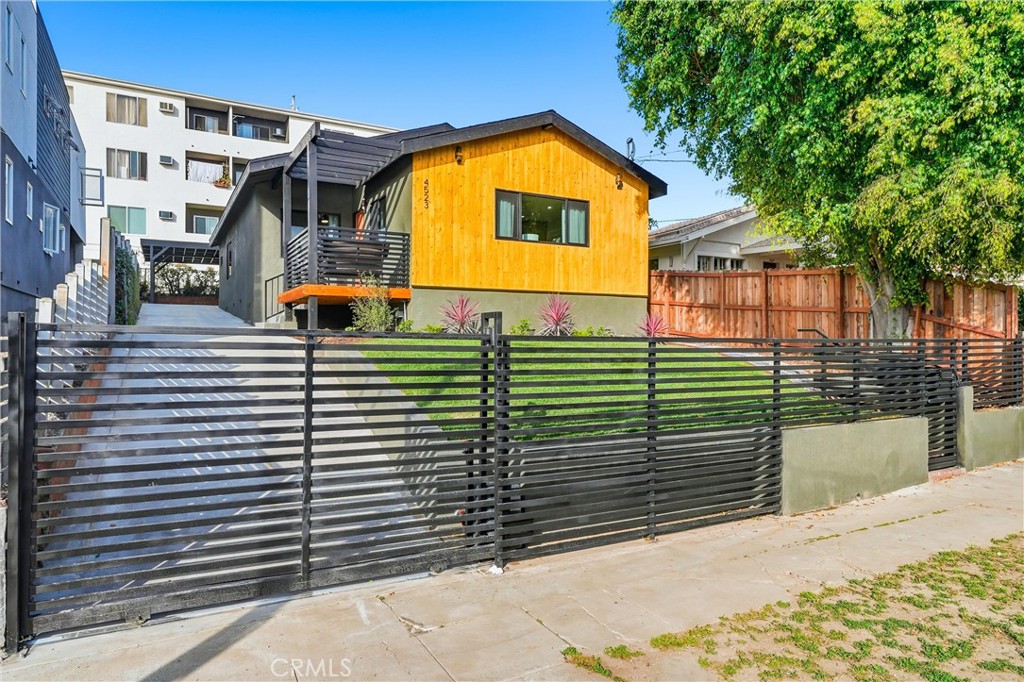 4523 Lexington Avenue