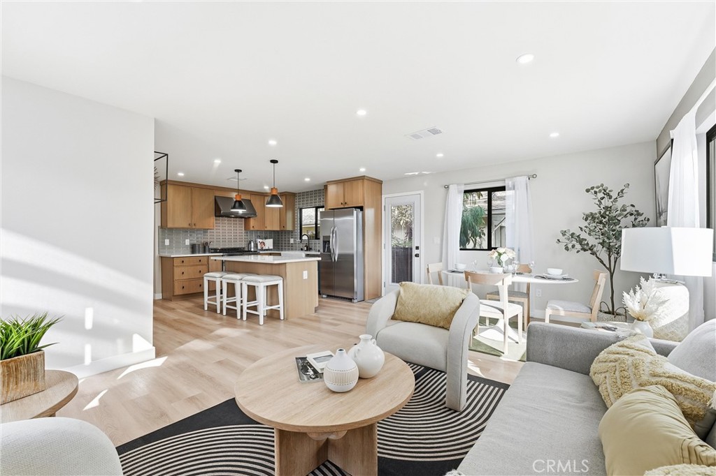4523 Lexington Avenue