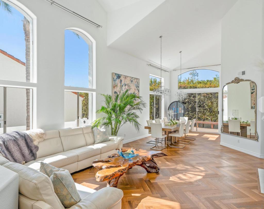 4934 Amador Dr