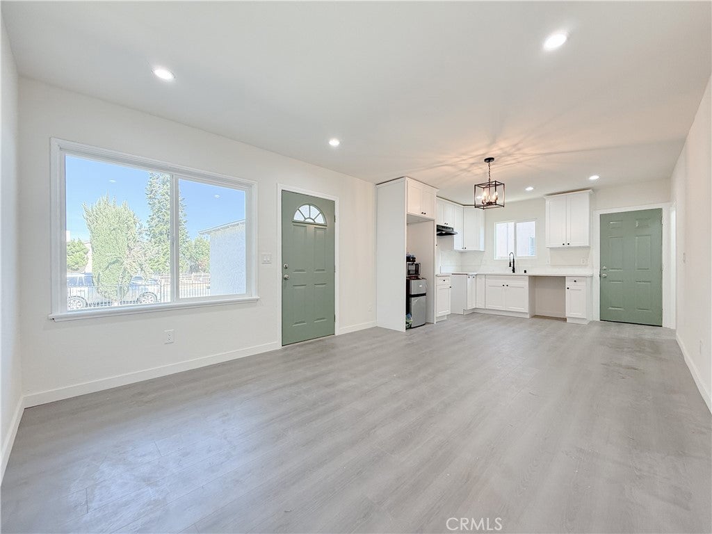 213 N Broadacres Avenue