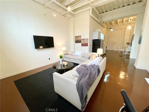 Photo of 312 W 5th Street #701, Los Angeles, CA 90013 (MLS # SR25228786)