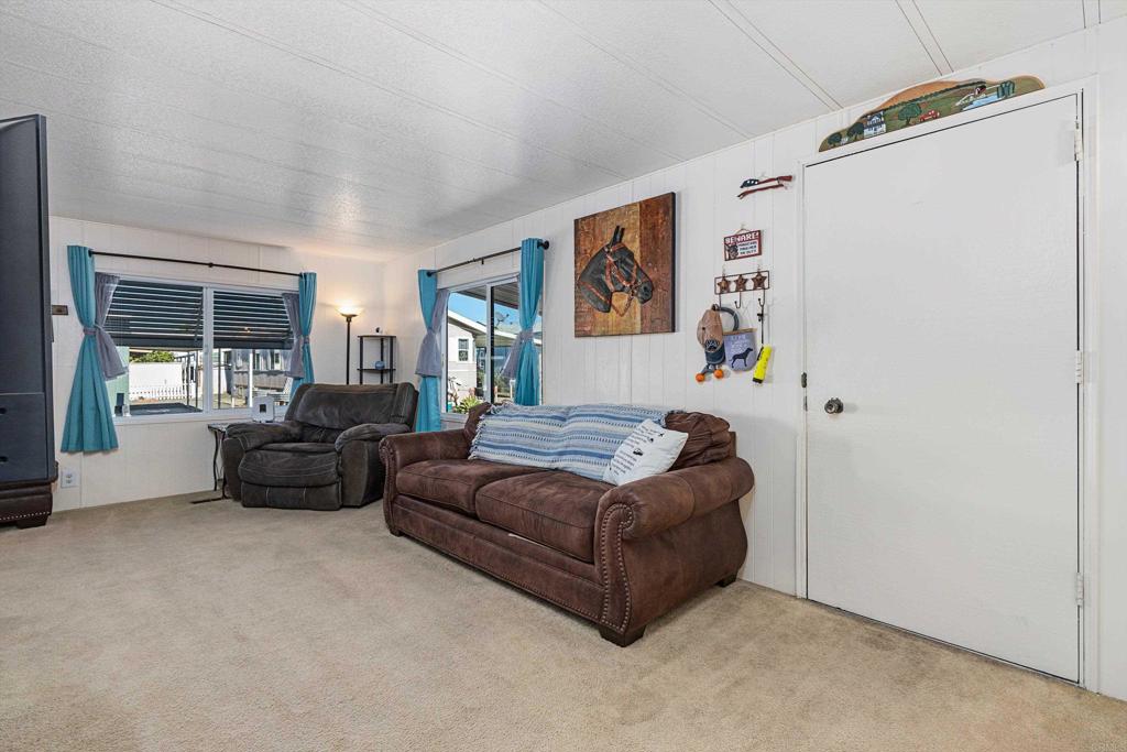 1010 E Bobier Drive 44