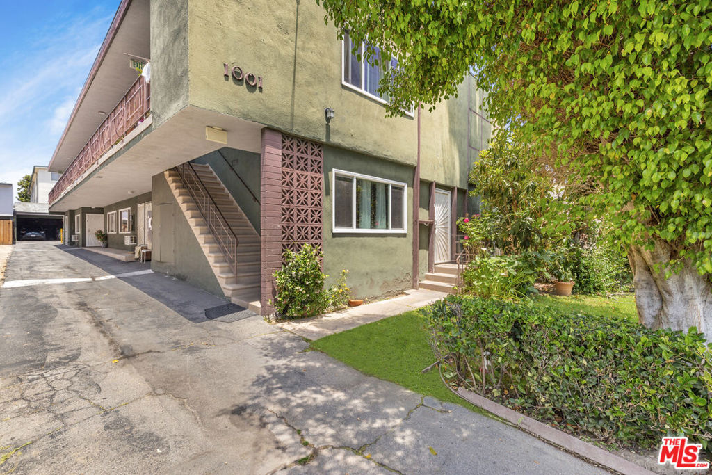 1001 E Acacia Avenue