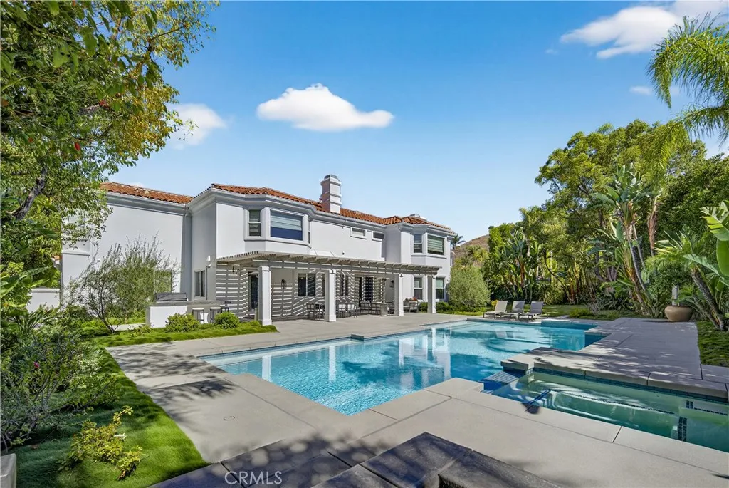 Calabasas, California 91302, United States, 5 Bedrooms Bedrooms, ,6 BathroomsBathrooms,Residential,Pending,224636