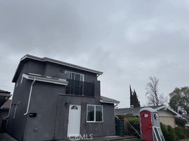 Built in 2025 this brand new two story ADU offers 3 bedrooms and 2 bathrooms including one bedroom and one full bathroom on the ground floor. Located on the cross streets of Balboa Blvd and 118 freeway it is the most desirable pocket of Granada Hills.