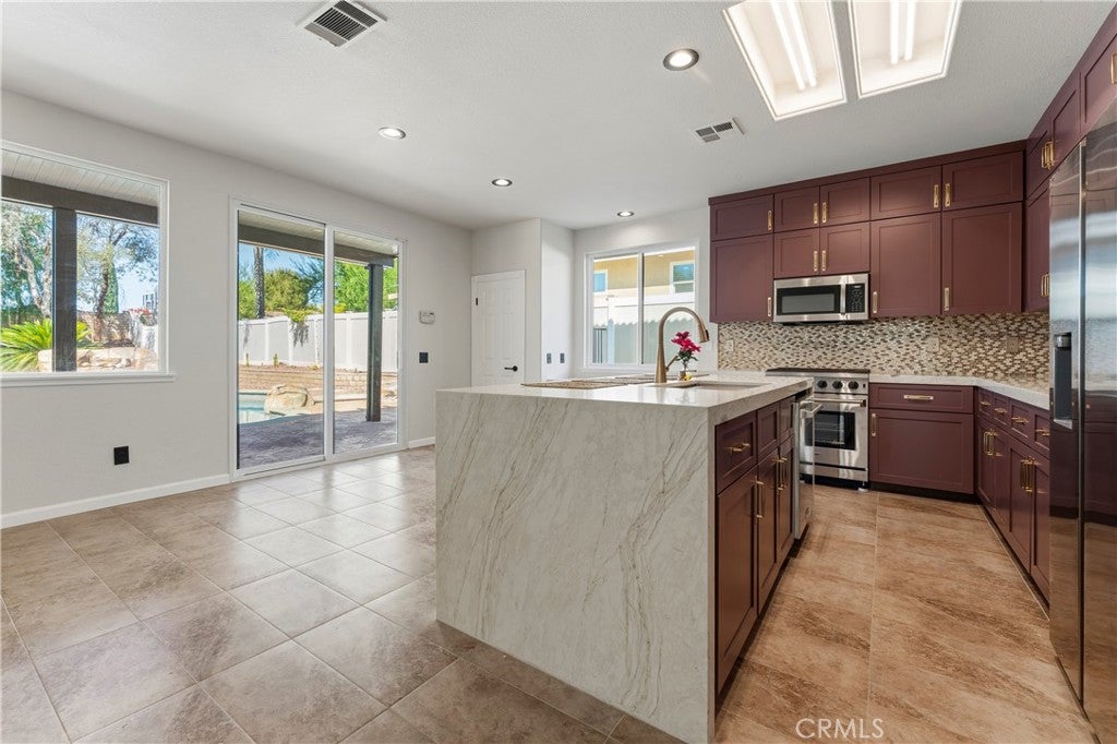 976 Hemingway Drive
