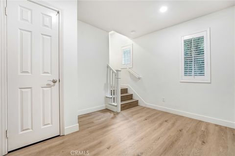 Photo of 7209 N Chestnut Ln, Van Nuys, CA 91405 (MLS # SR25245714) Photo of 7209 N Chestnut Ln, Van Nuys, CA 91405 (MLS # SR25245714)