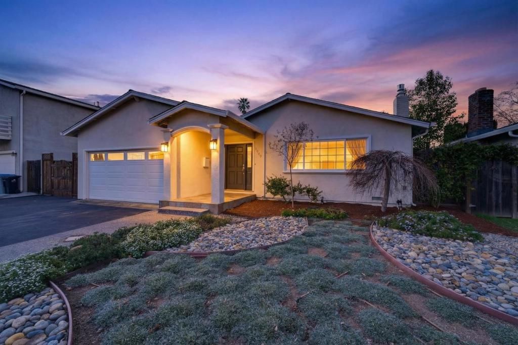 Photo of 1065 Huntingdon Drive, San Jose, CA 95129 (MLS # ML82031941)