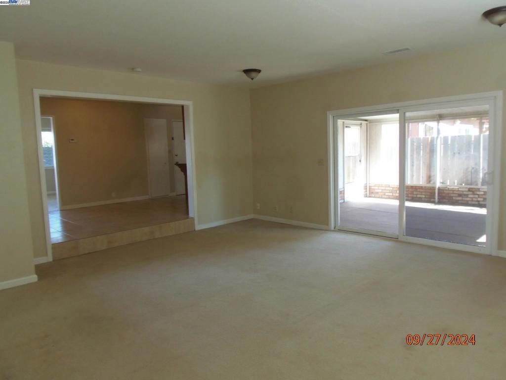 GLENOAKS - Residential Lease