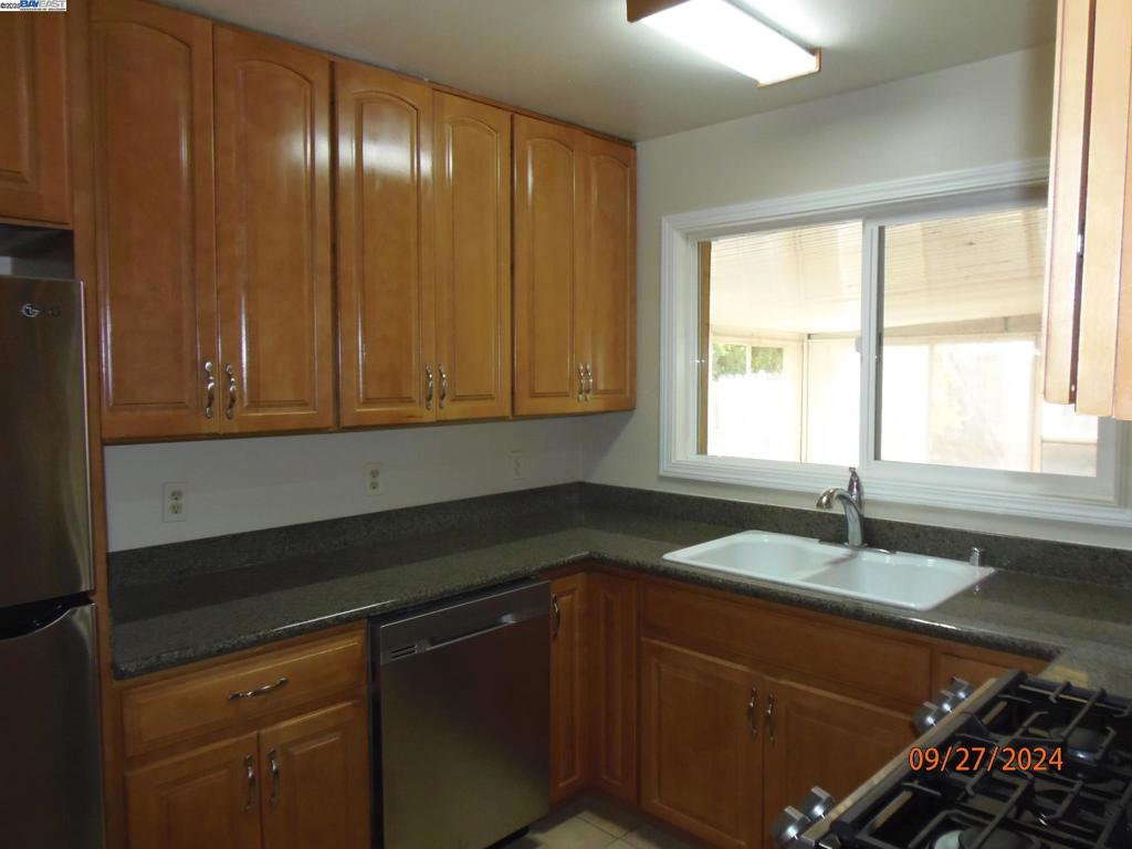 GLENOAKS - Residential Lease