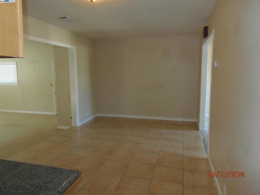 GLENOAKS - Residential Lease