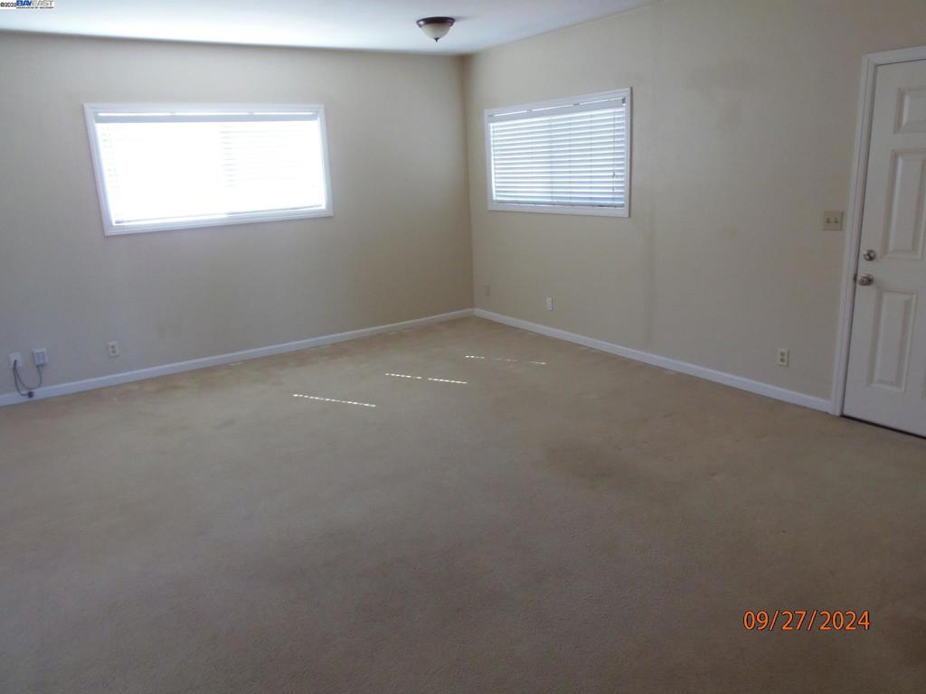 GLENOAKS - Residential Lease