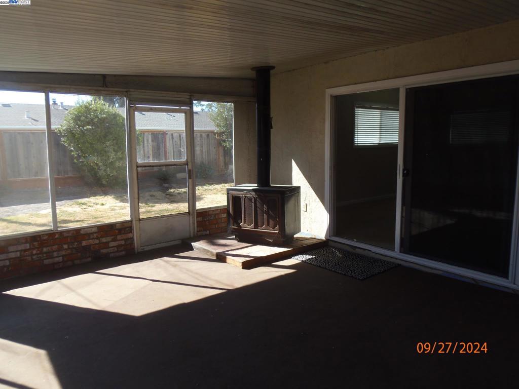 GLENOAKS - Residential Lease