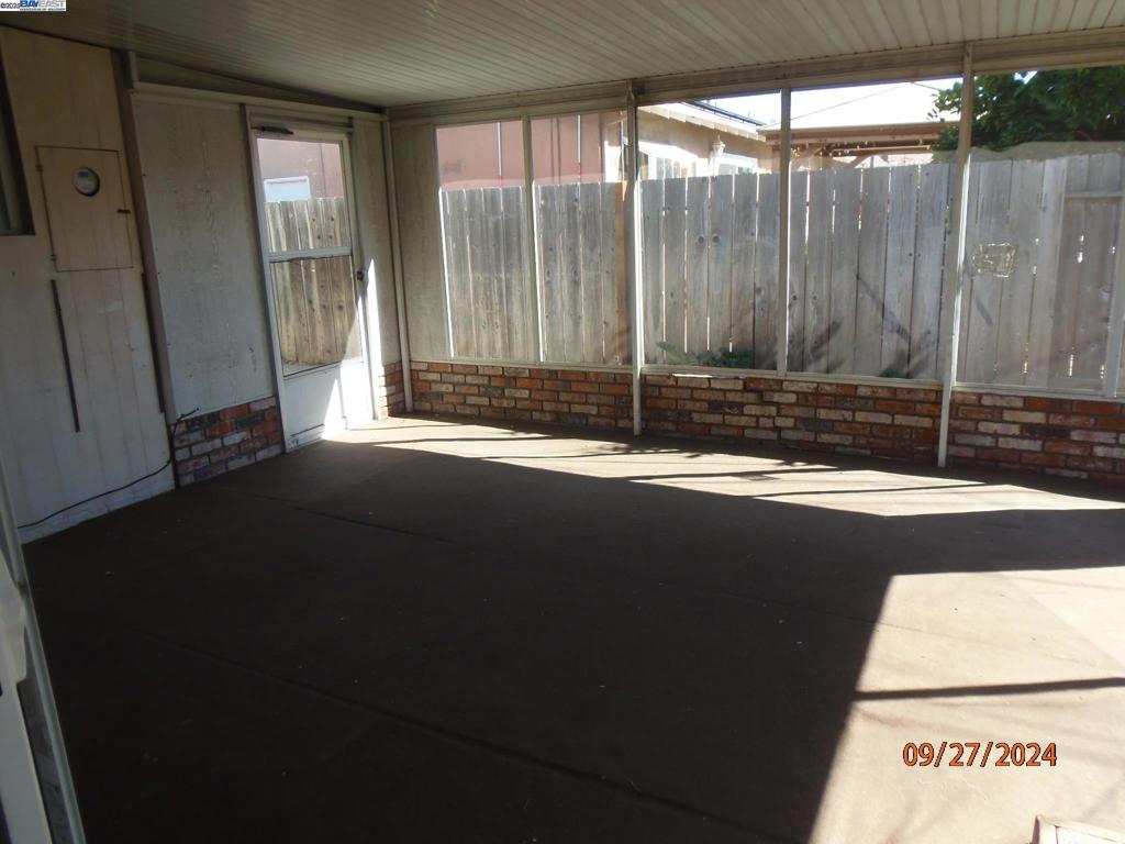 GLENOAKS - Residential Lease