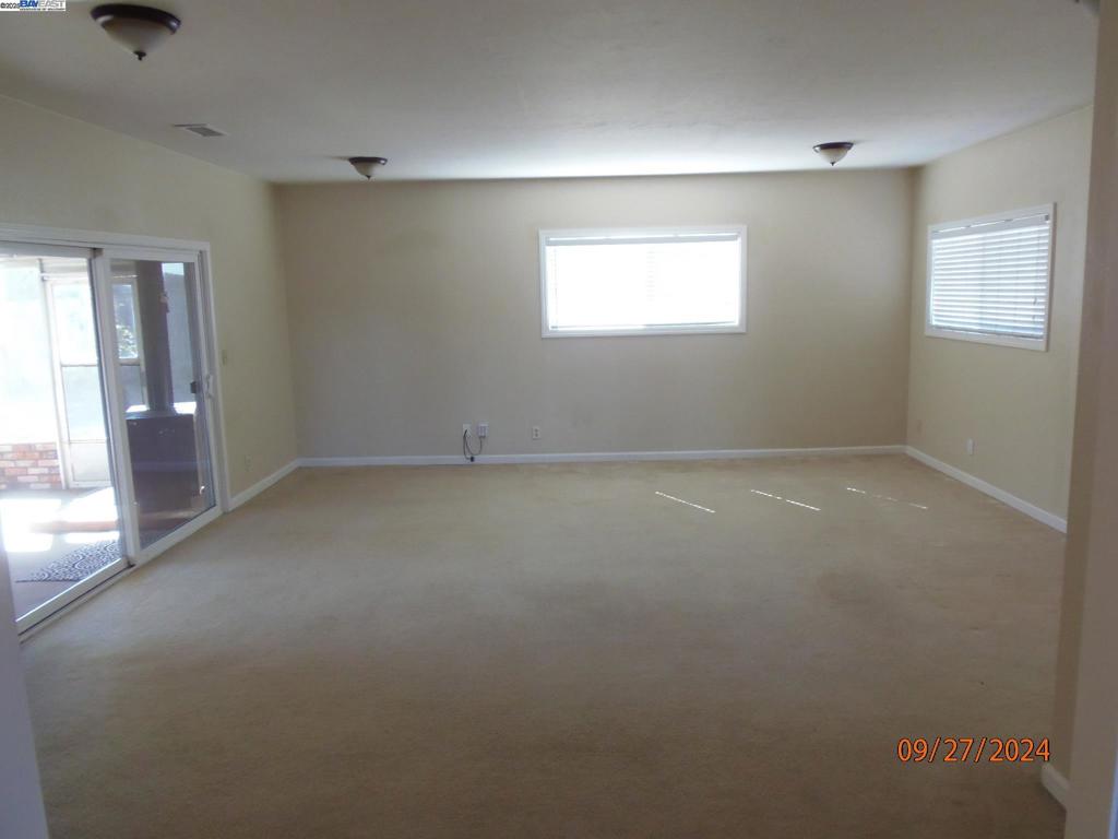 GLENOAKS - Residential Lease