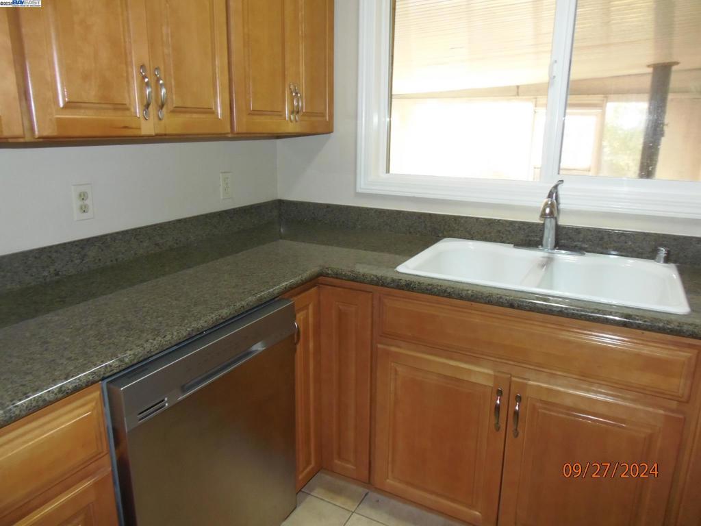 GLENOAKS - Residential Lease