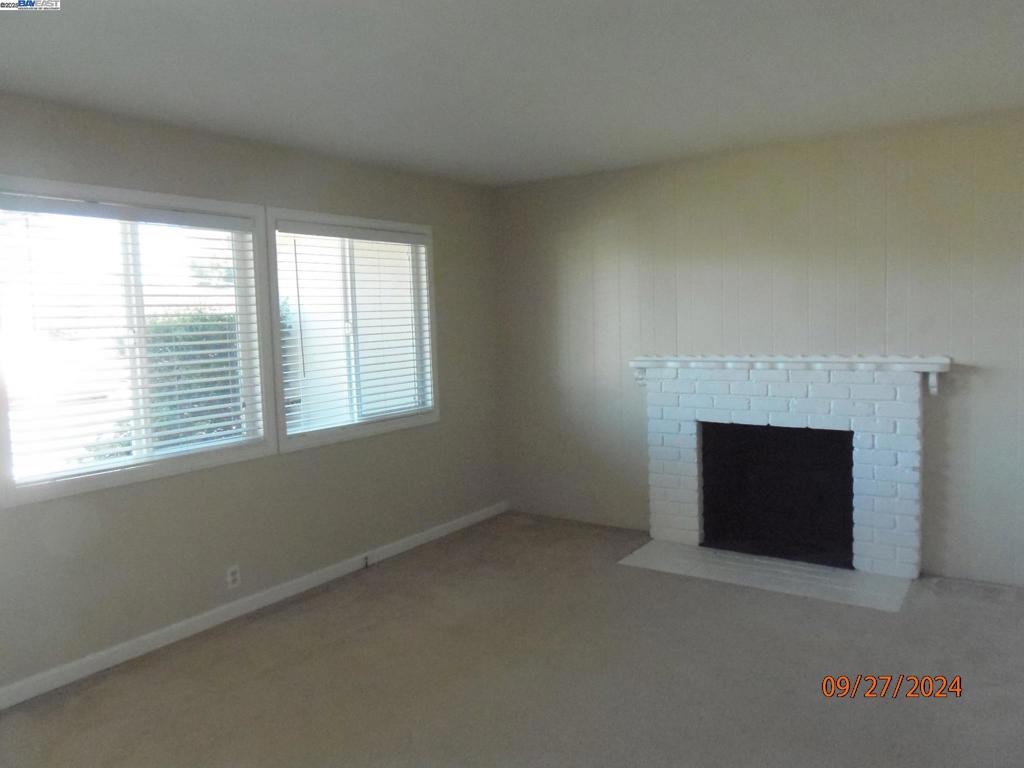 GLENOAKS - Residential Lease